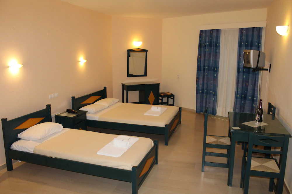 Adonis Hotel & Apartments