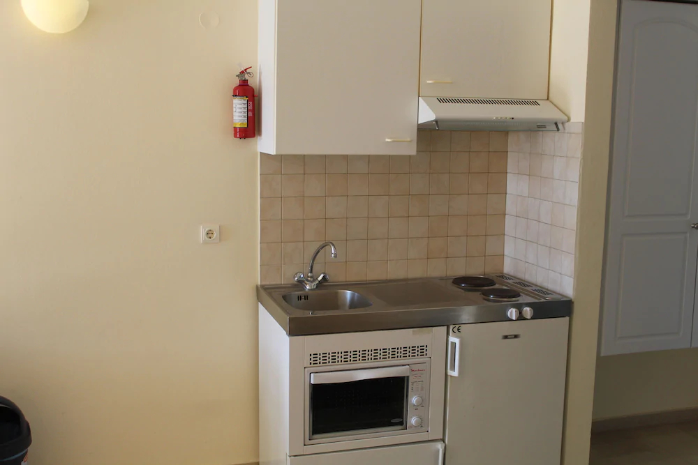 Adonis Hotel & Apartments