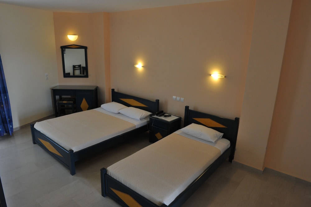 Adonis Hotel & Apartments