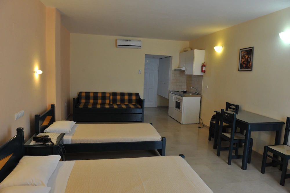 Adonis Hotel & Apartments