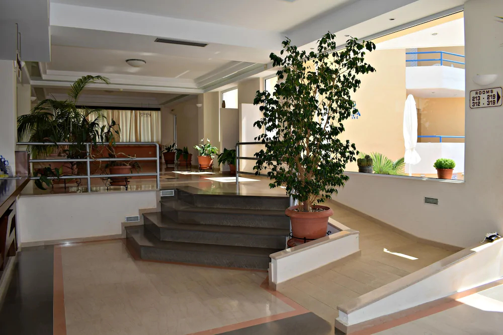 Adonis Hotel & Apartments