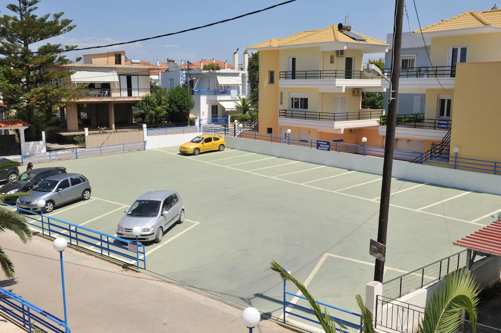 Adonis Hotel & Apartments