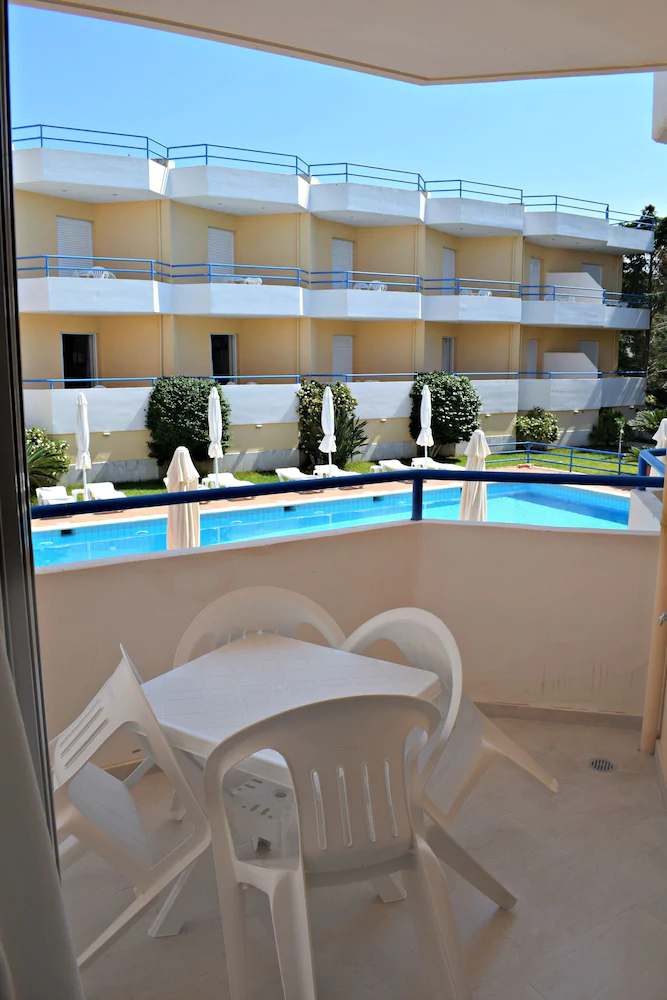 Adonis Hotel & Apartments