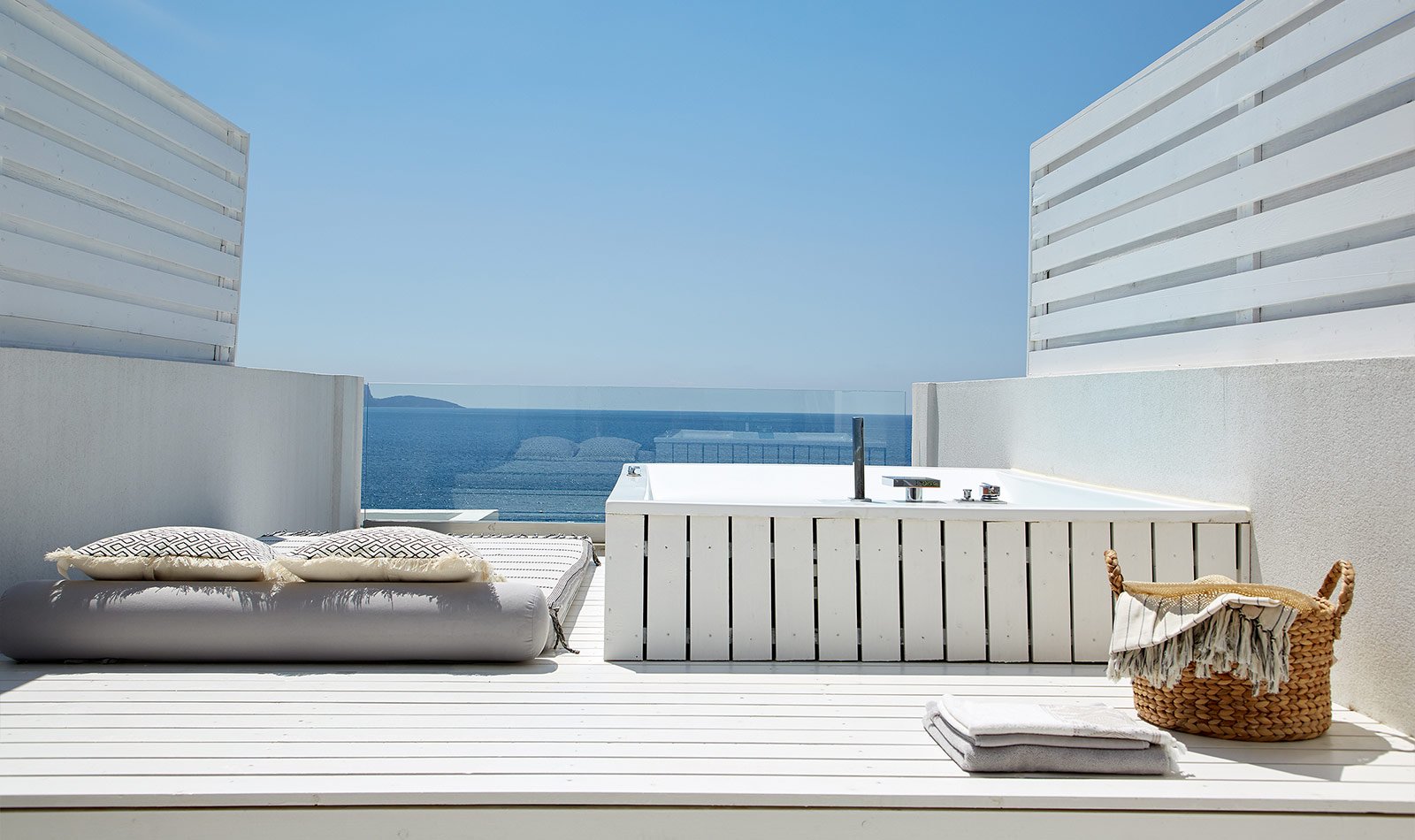 Lichnos Beach Hotel & Suites