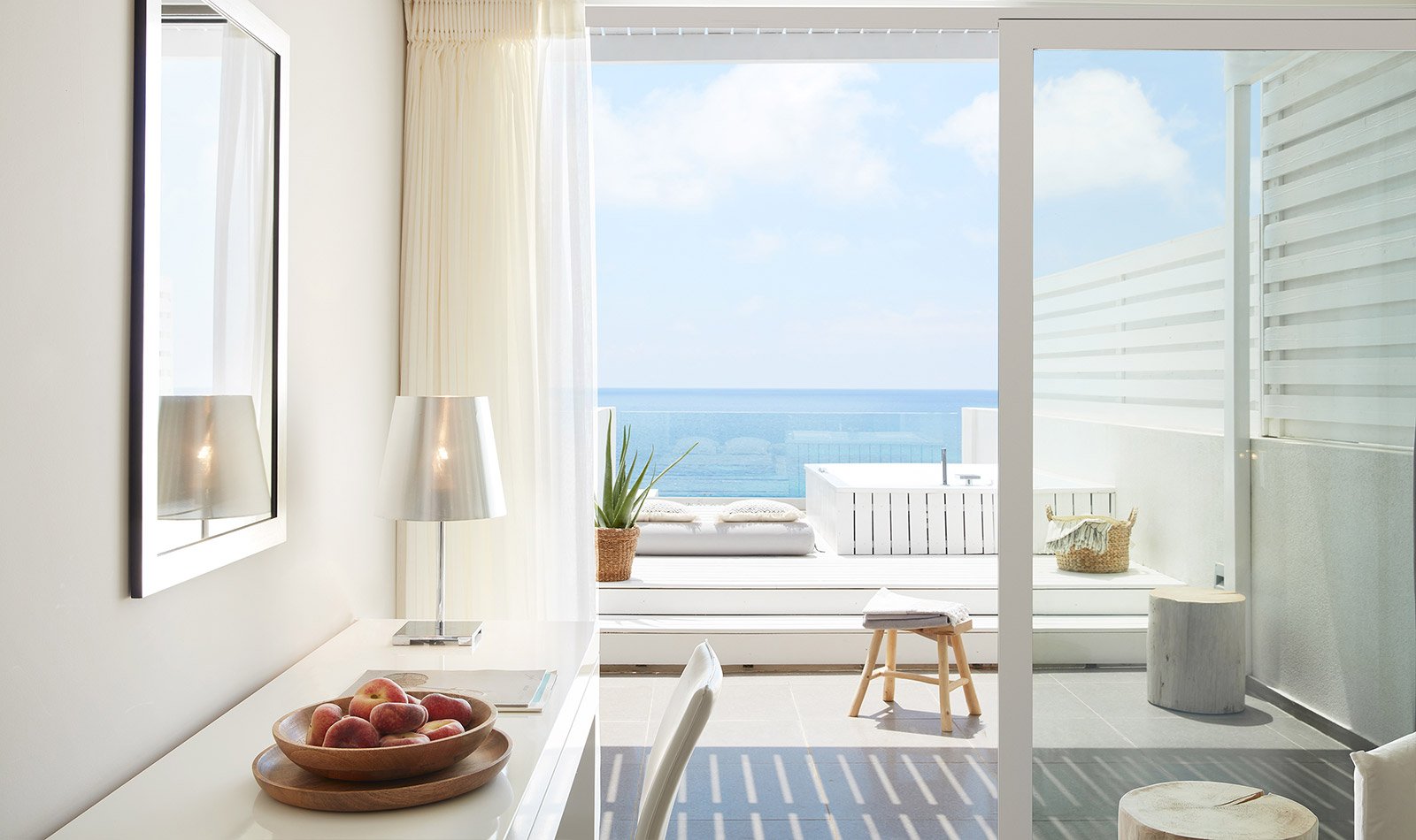 Lichnos Beach Hotel & Suites