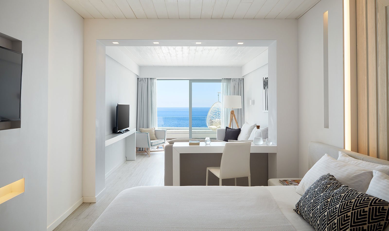 Lichnos Beach Hotel & Suites