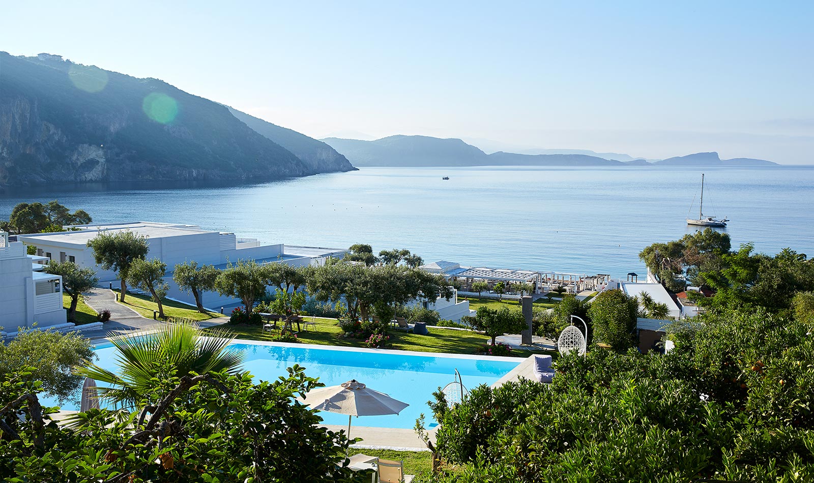 Lichnos Beach Hotel & Suites