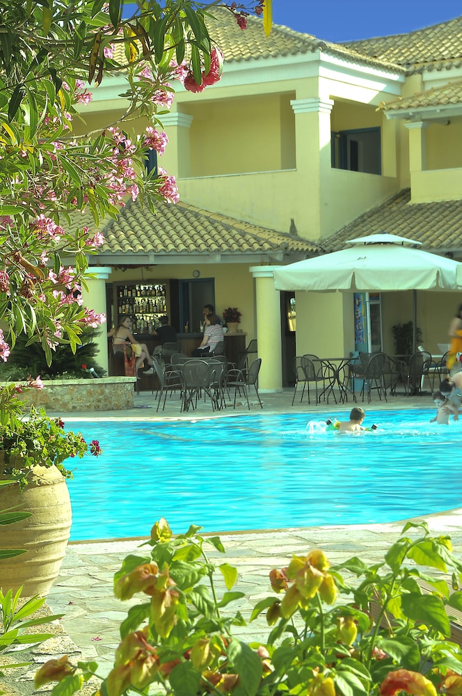 Karavostasi Beach Hotel