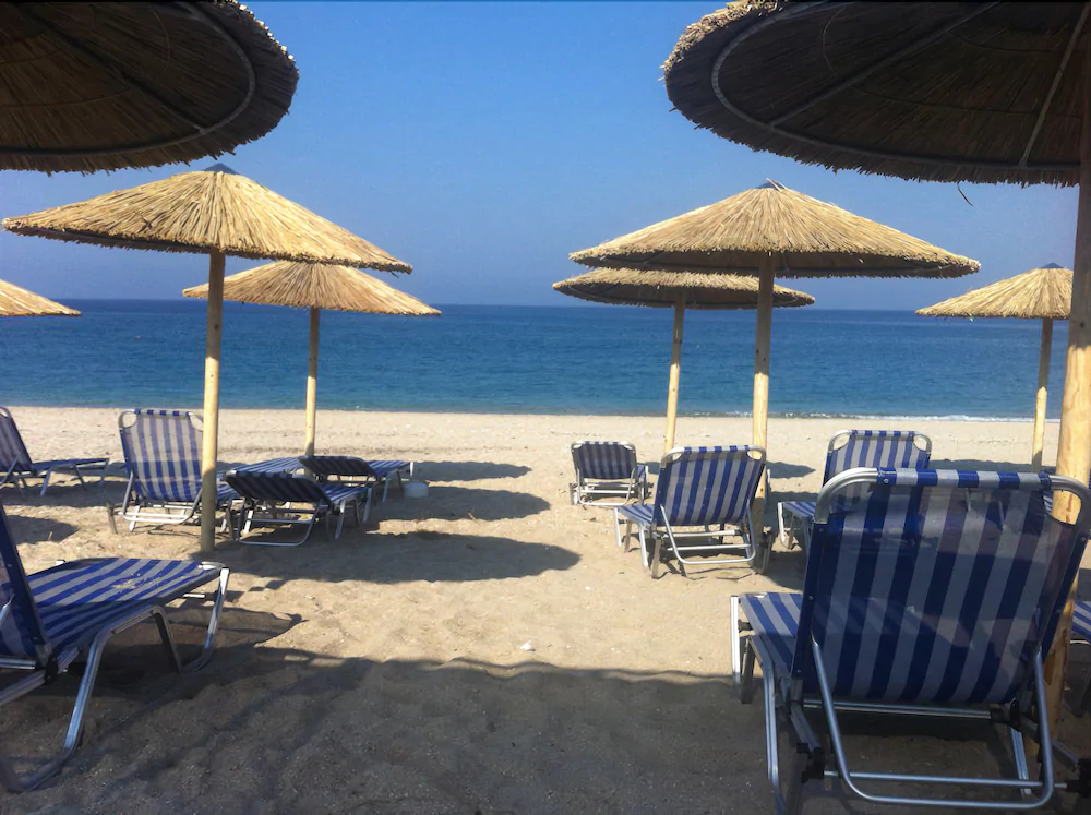 Karavostasi Beach Hotel