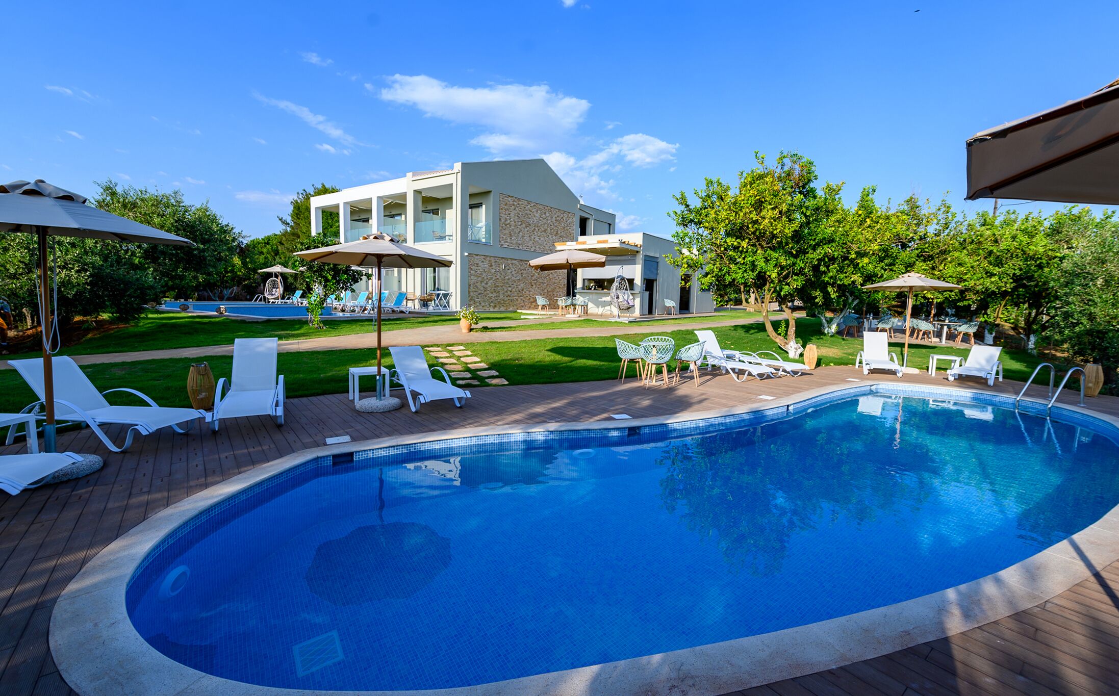 Alonaki Resort