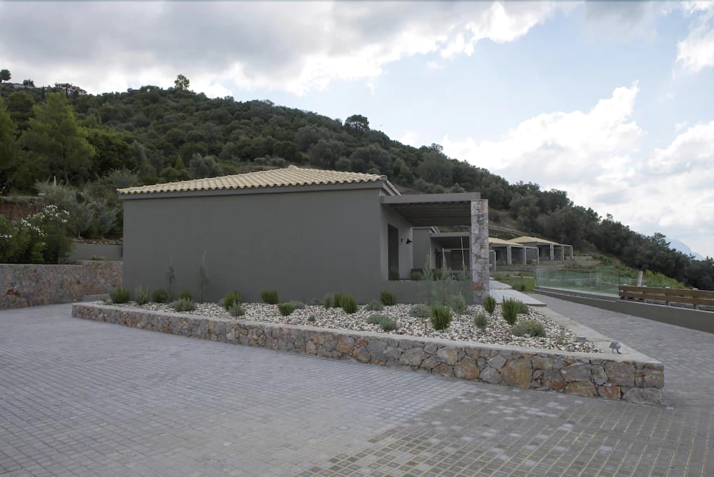 Elimnion Resort