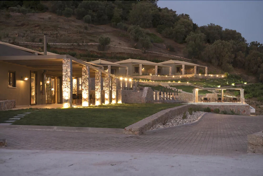 Elimnion Resort