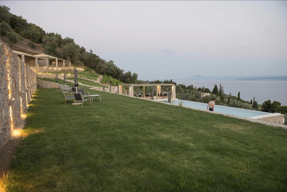 Elimnion Resort