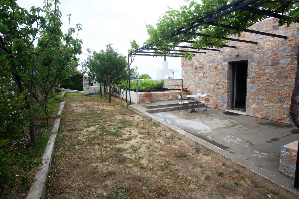 Villa Lithos