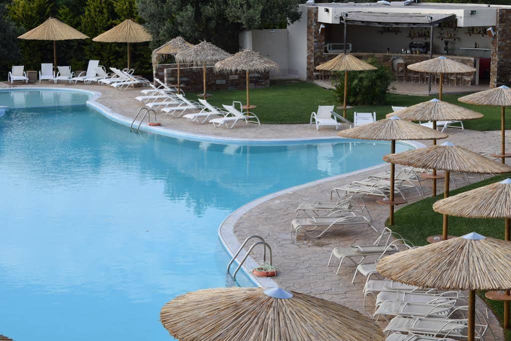 Evia Hotel & Suites