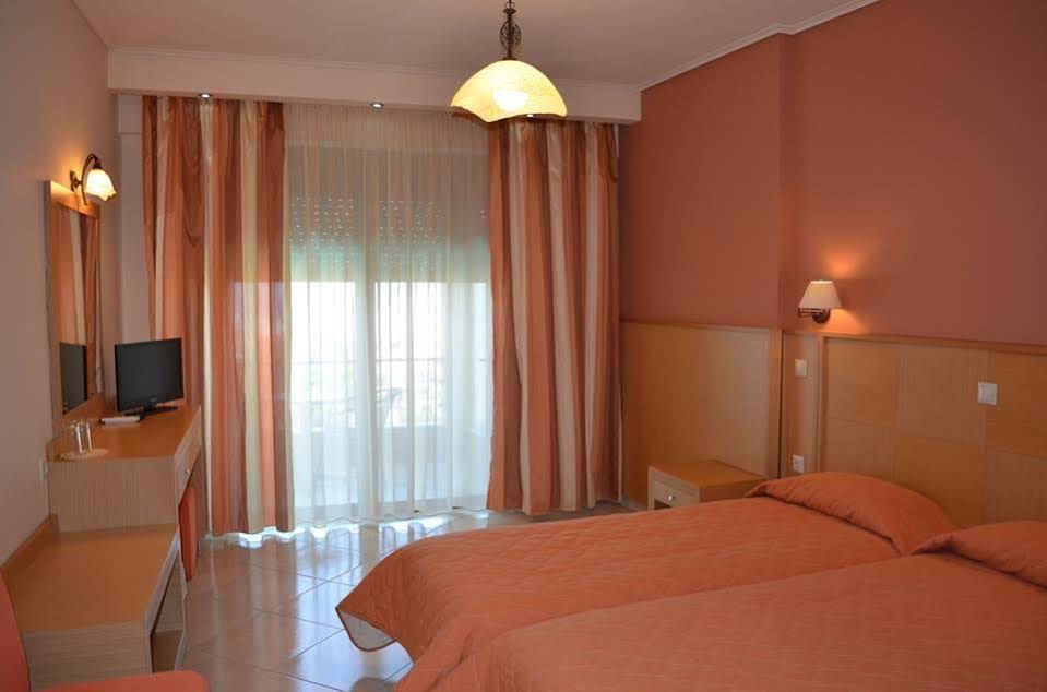 Evia Hotel & Suites