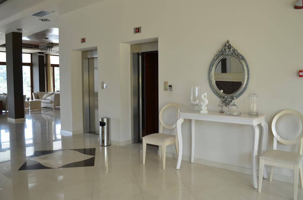 Evia Hotel & Suites