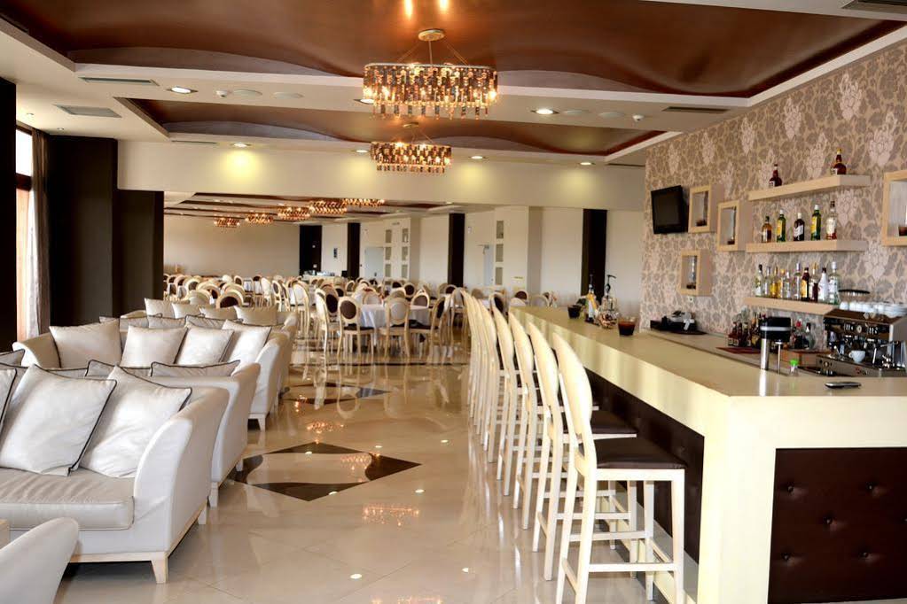 Evia Hotel & Suites