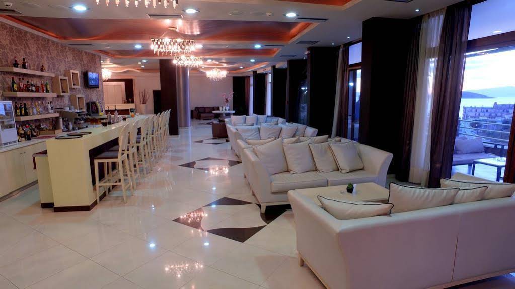 Evia Hotel & Suites