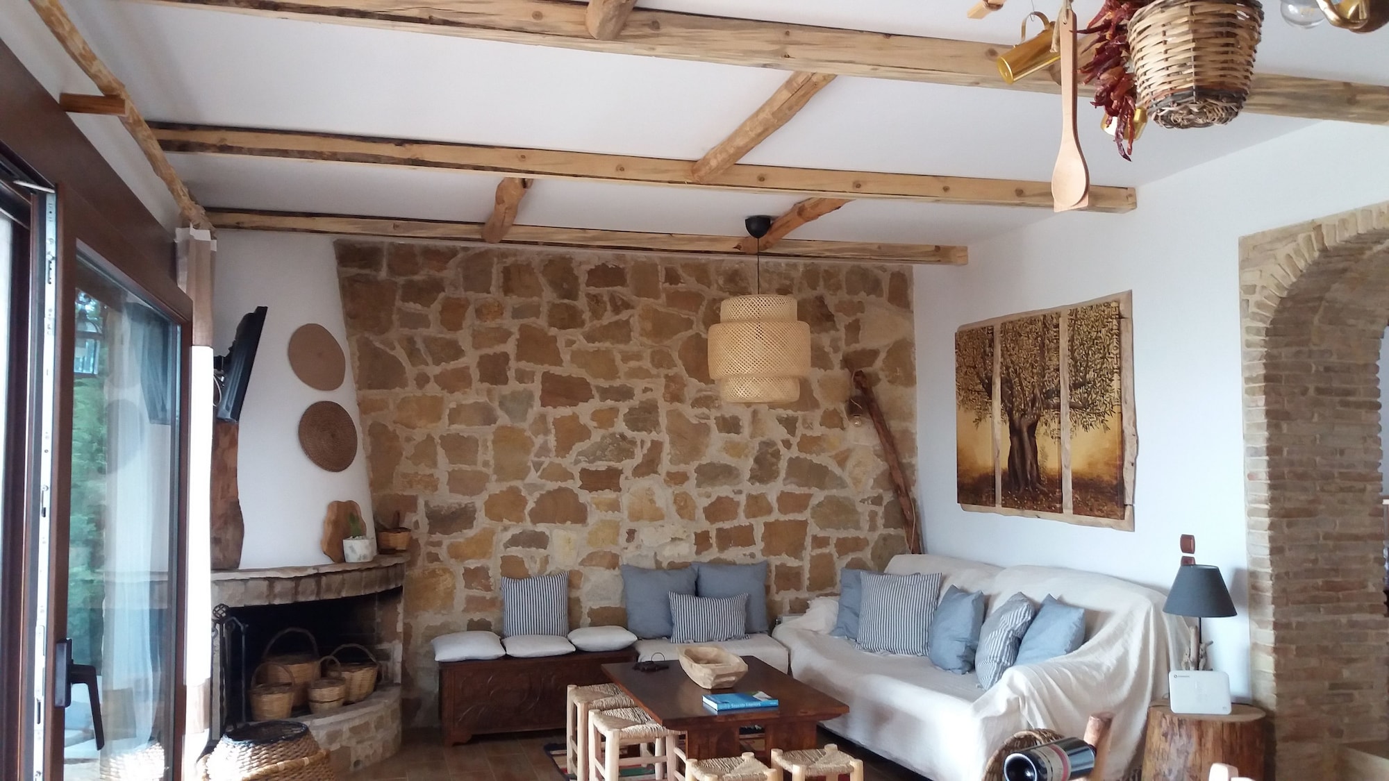 Evia Foxhouse