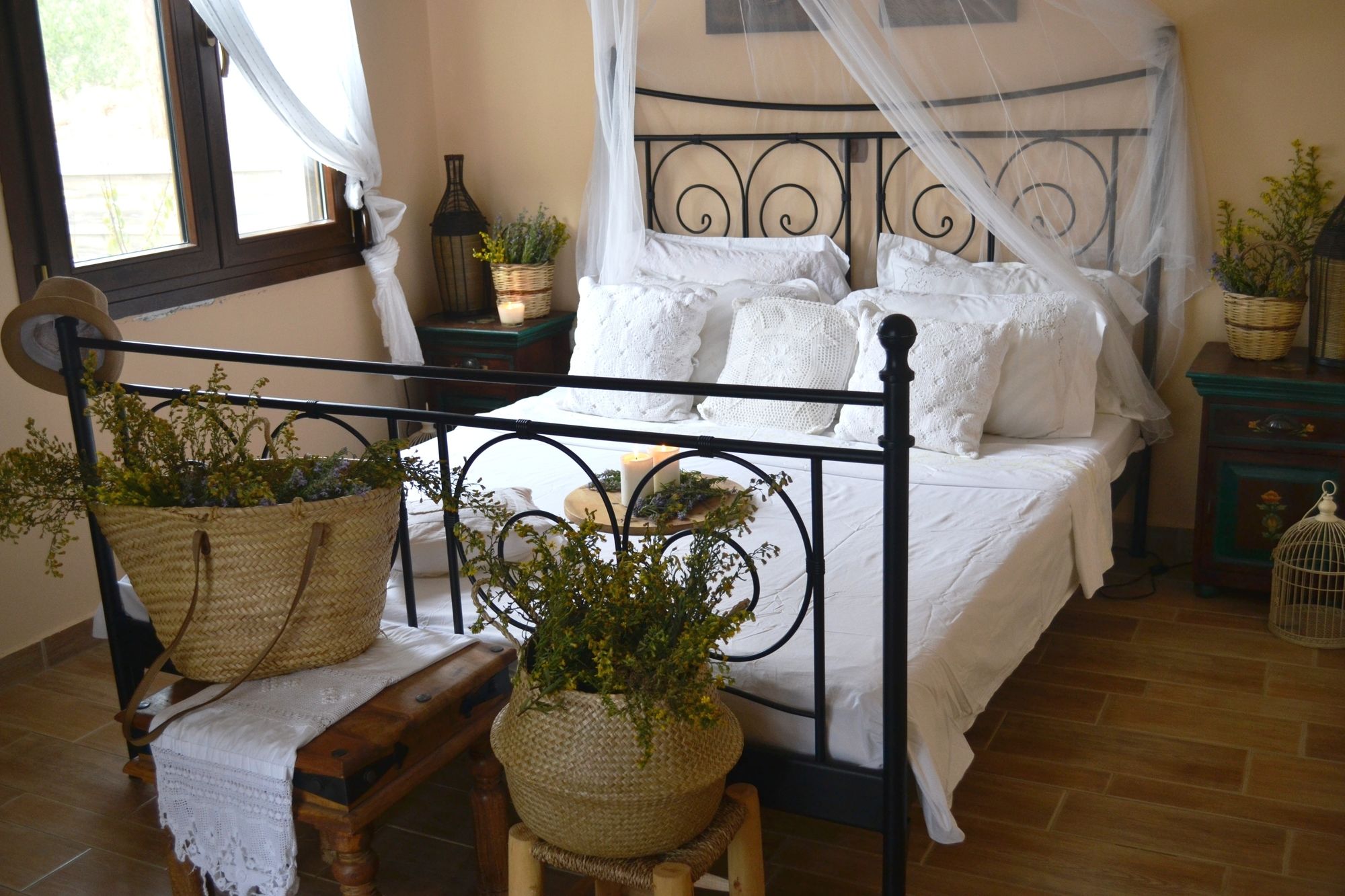 Evia Foxhouse