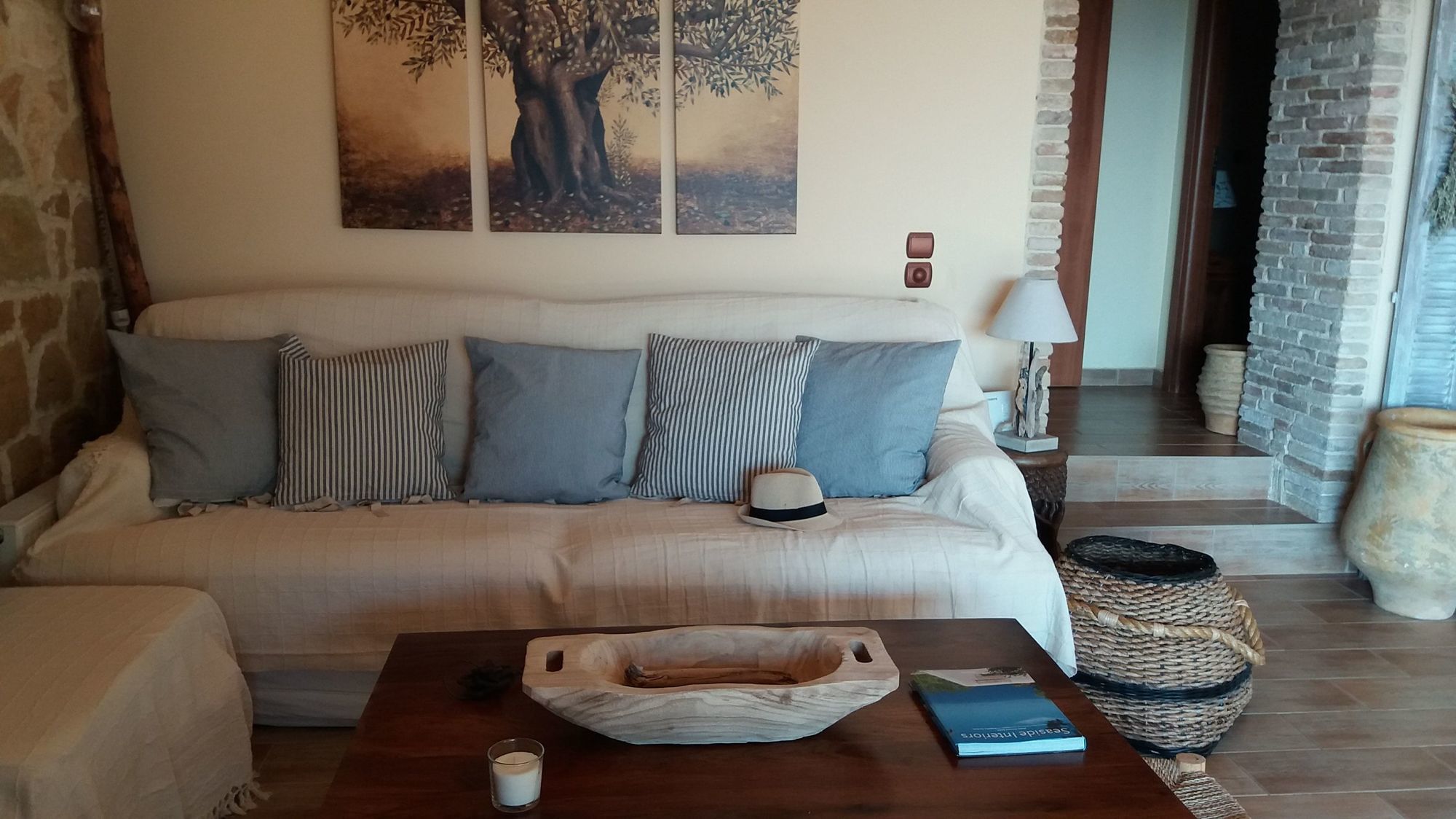 Evia Foxhouse