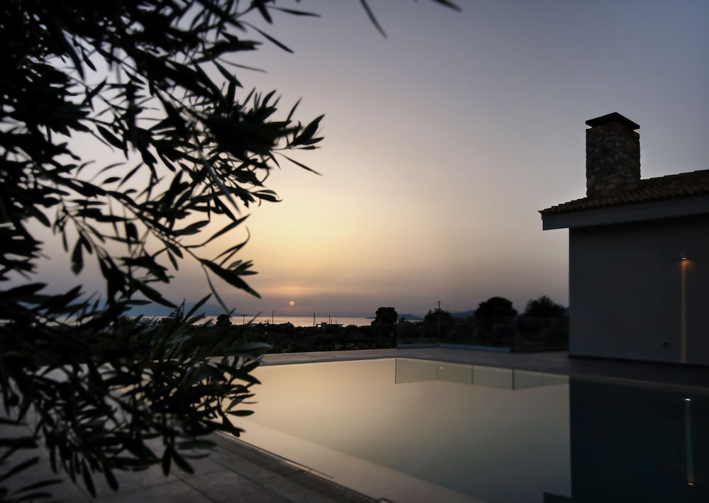 Tramonto Di Olive Gorgeous Villa by VillaRentalsgr