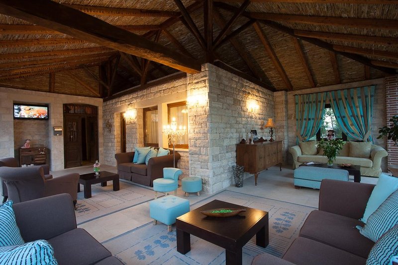 Achtis Hotel