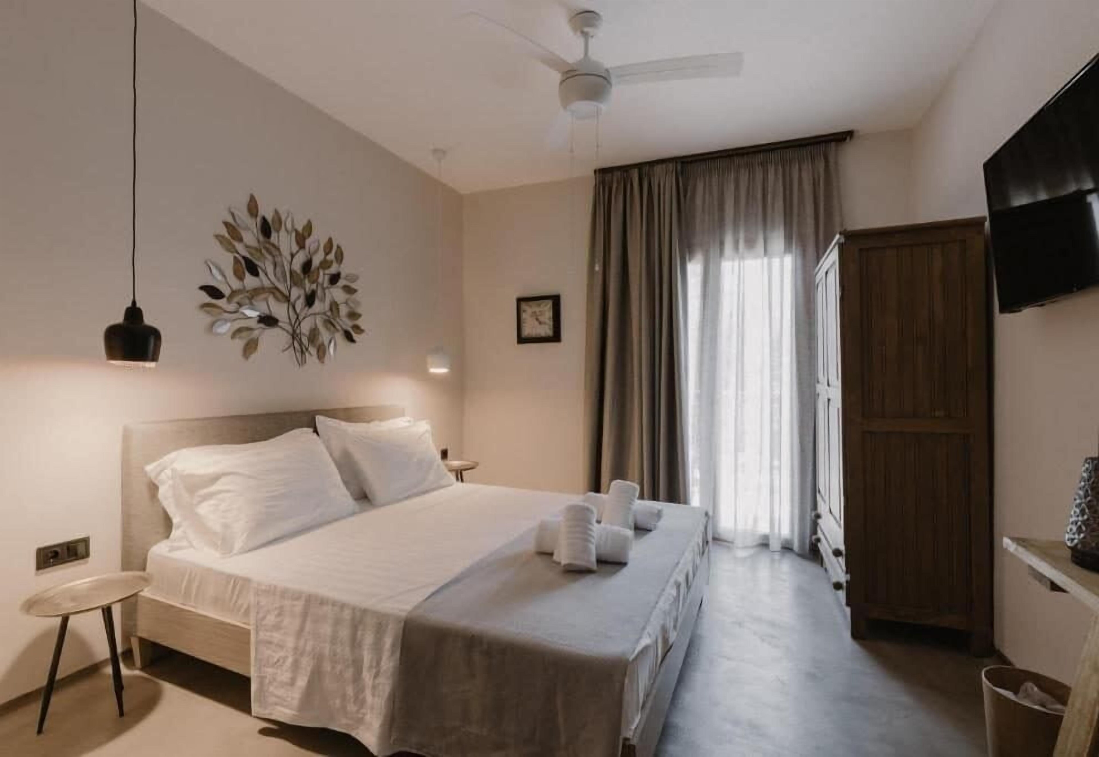 Pefkon Suites