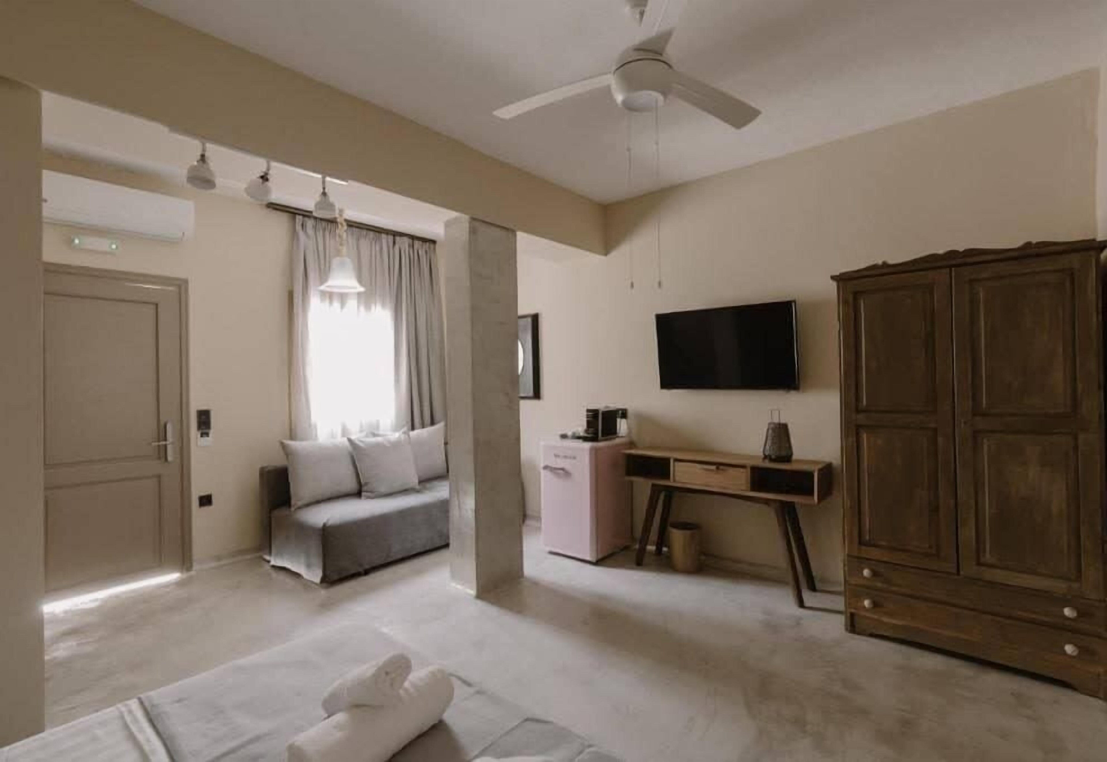 Pefkon Suites