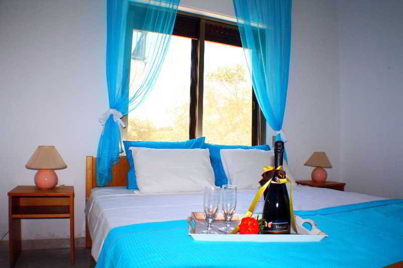 Salonikiou Beach Apartments & Villas