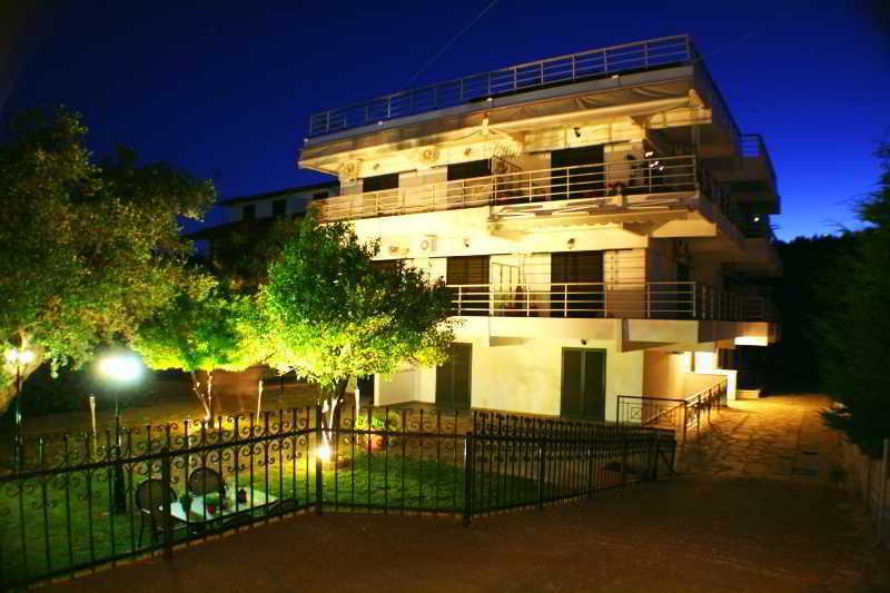Salonikiou Beach Apartments & Villas
