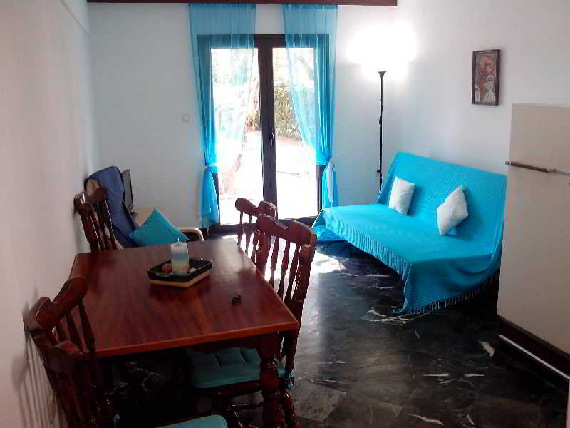 Salonikiou Beach Apartments & Villas