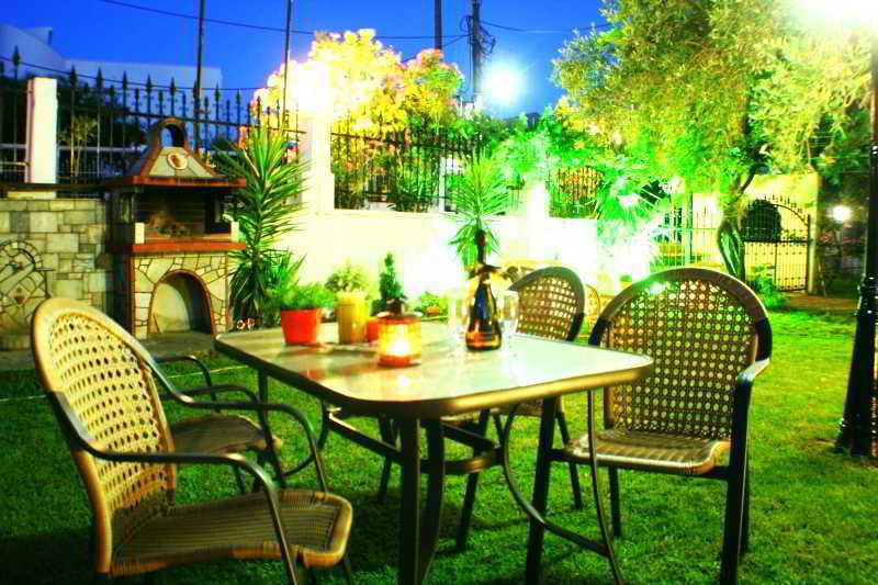 Salonikiou Beach Apartments & Villas