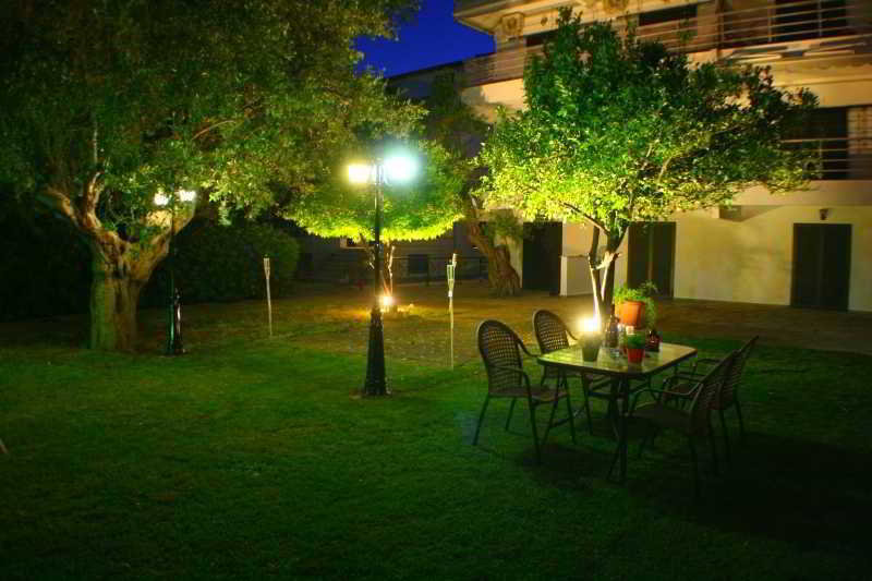 Salonikiou Beach Apartments & Villas