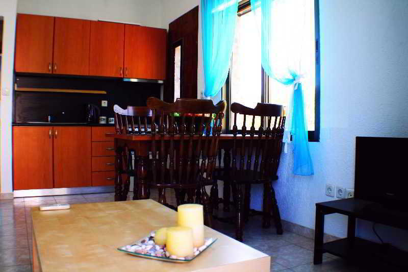 Salonikiou Beach Apartments & Villas