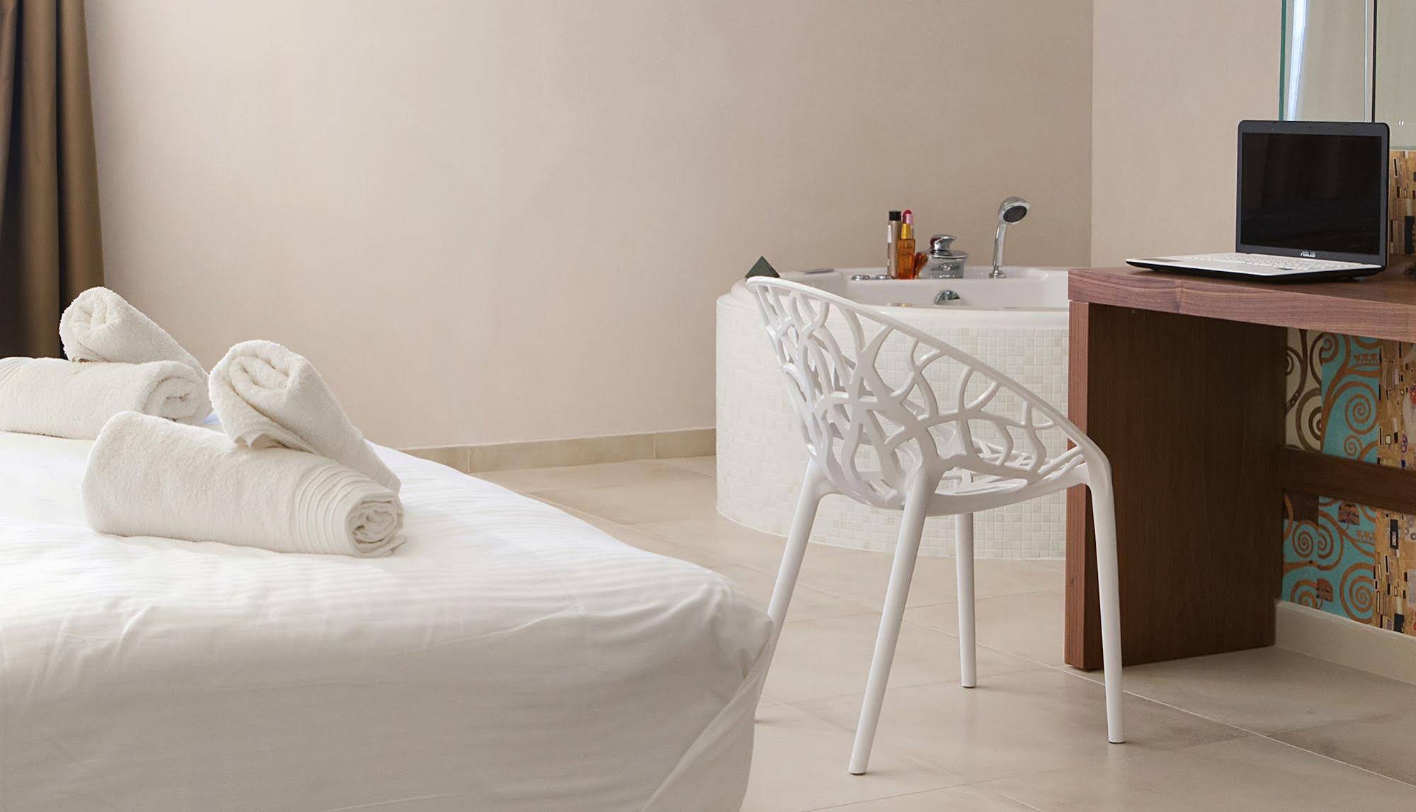 Electra Hotel
