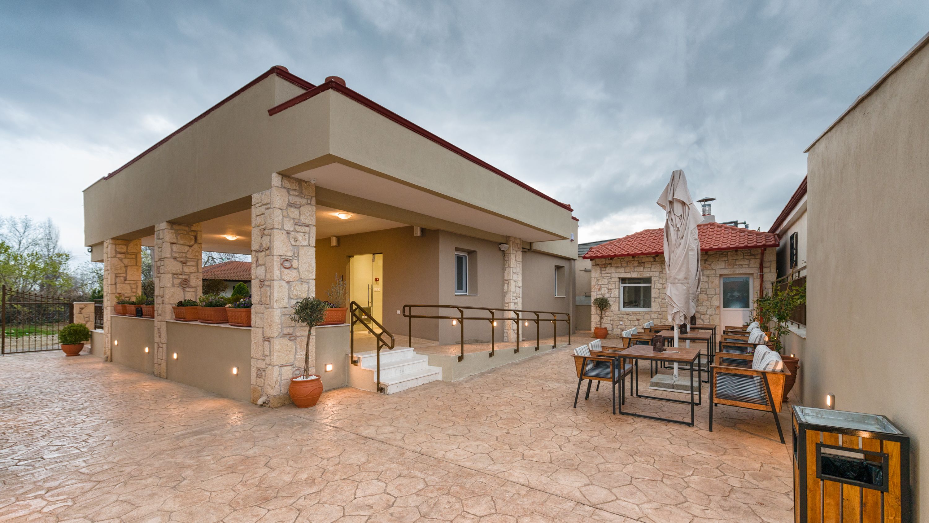 Lagaria Hotel II & Apartments