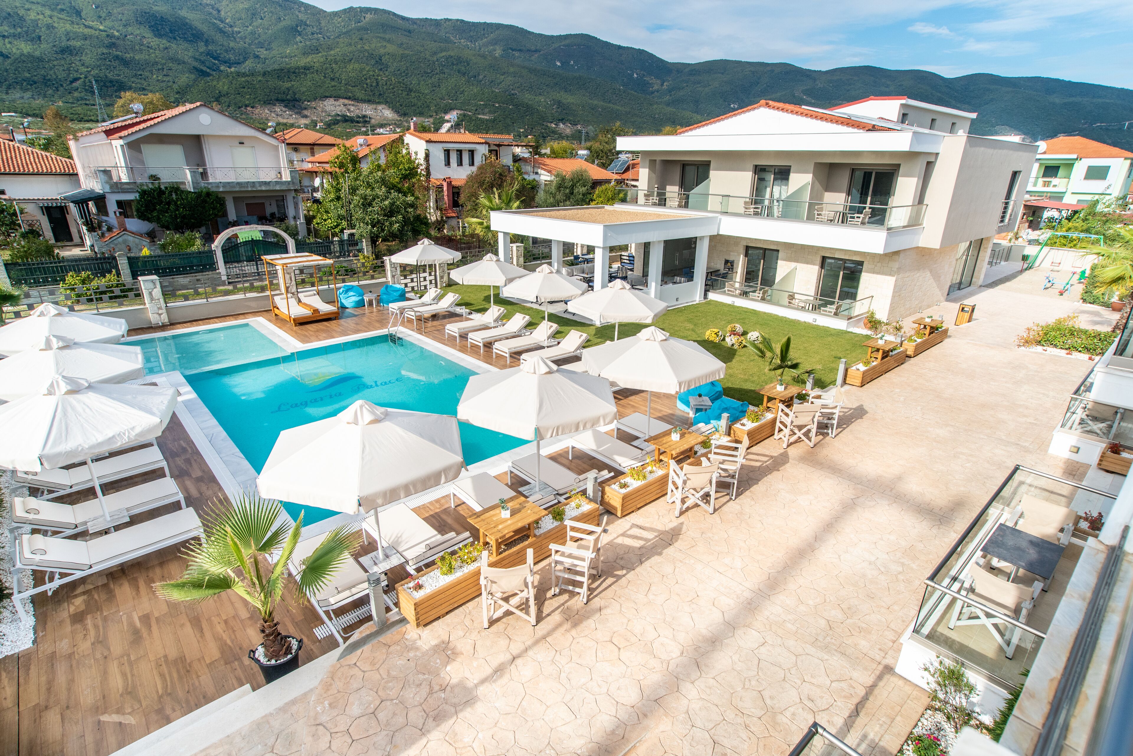 Lagaria Hotel II & Apartments