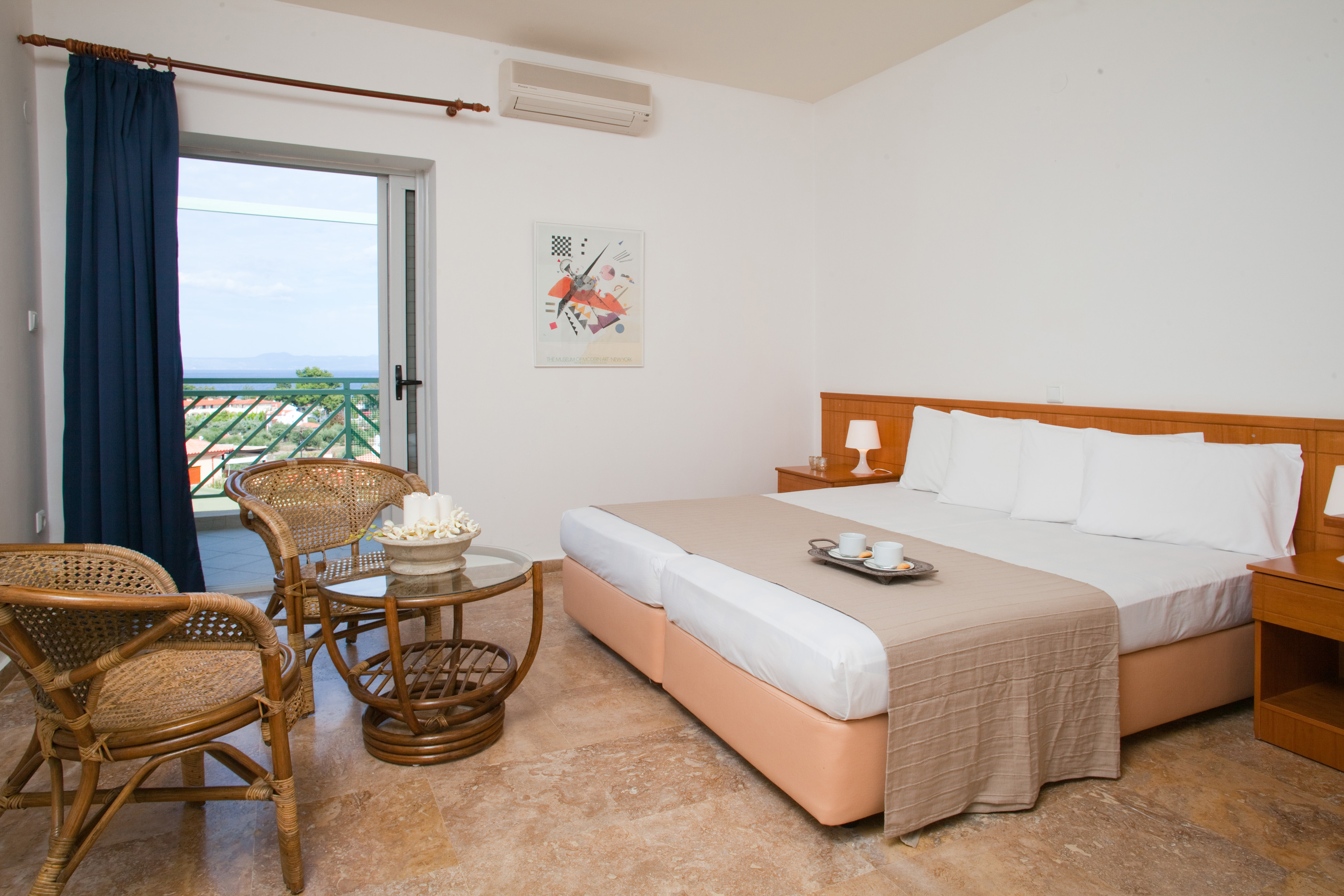 Arya Hotel