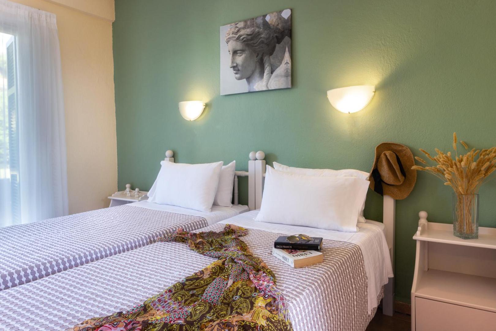 Julia Hotel