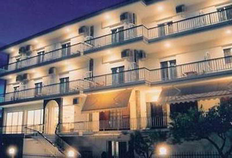 Iris Hotel