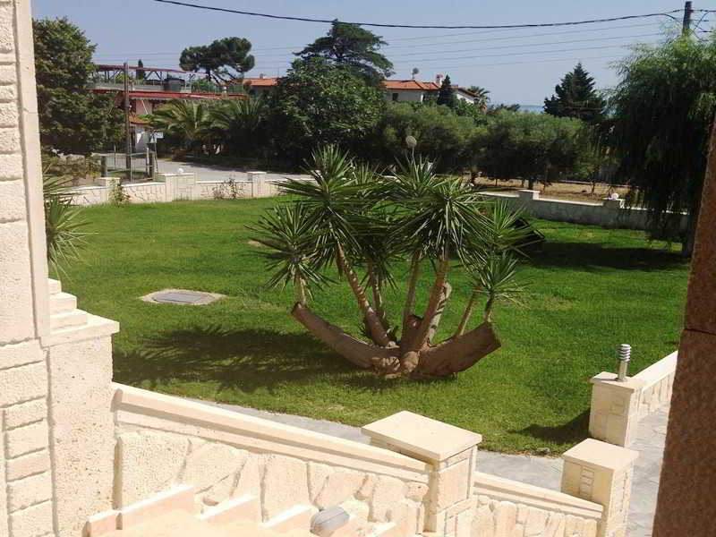 Paradisos Apartments