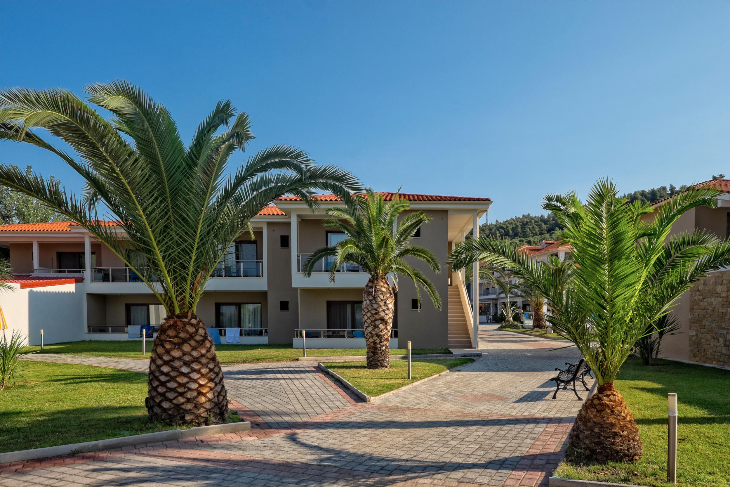 Lagomandra Beach Hotel