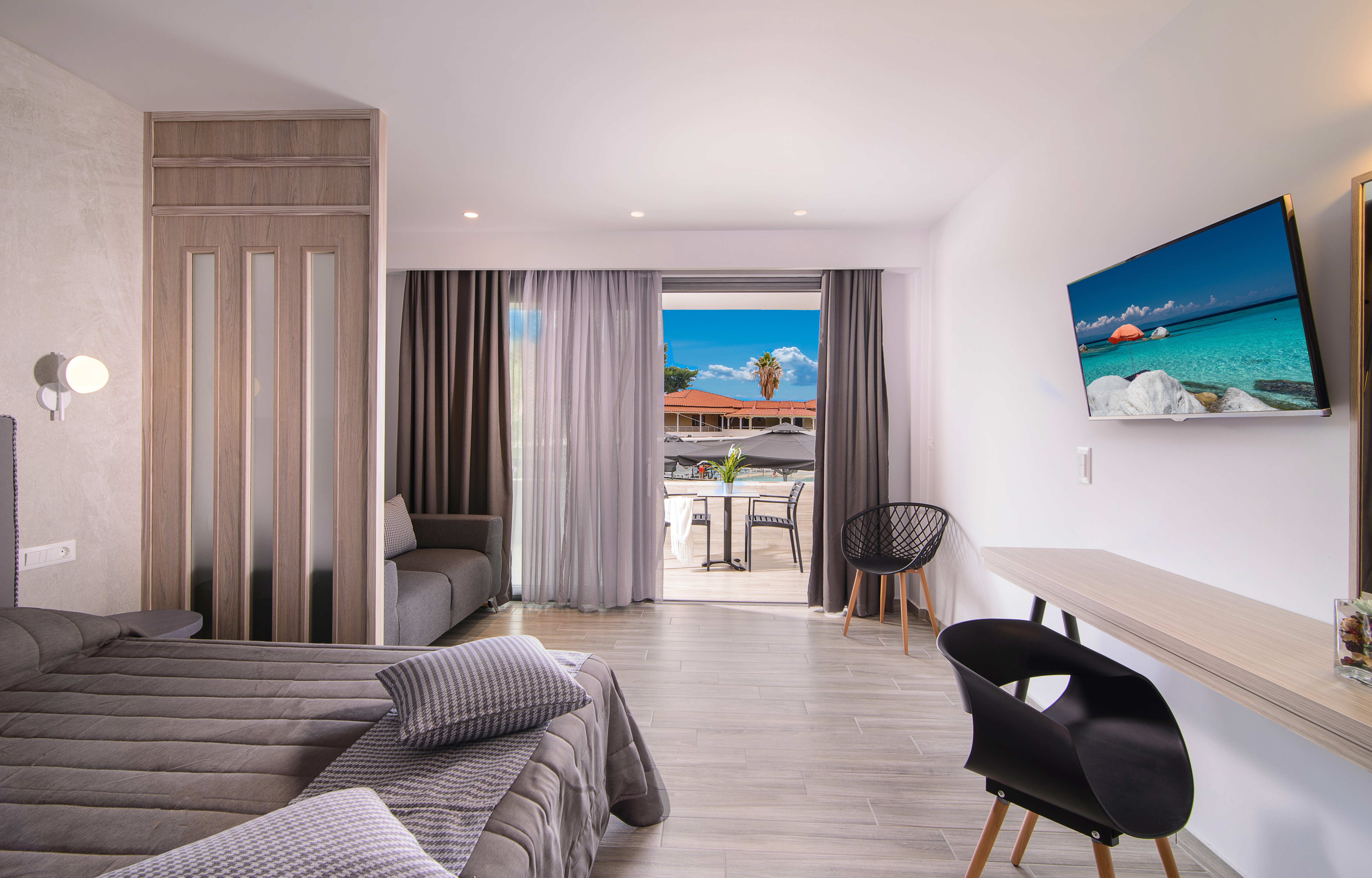 Lagomandra Beach Hotel