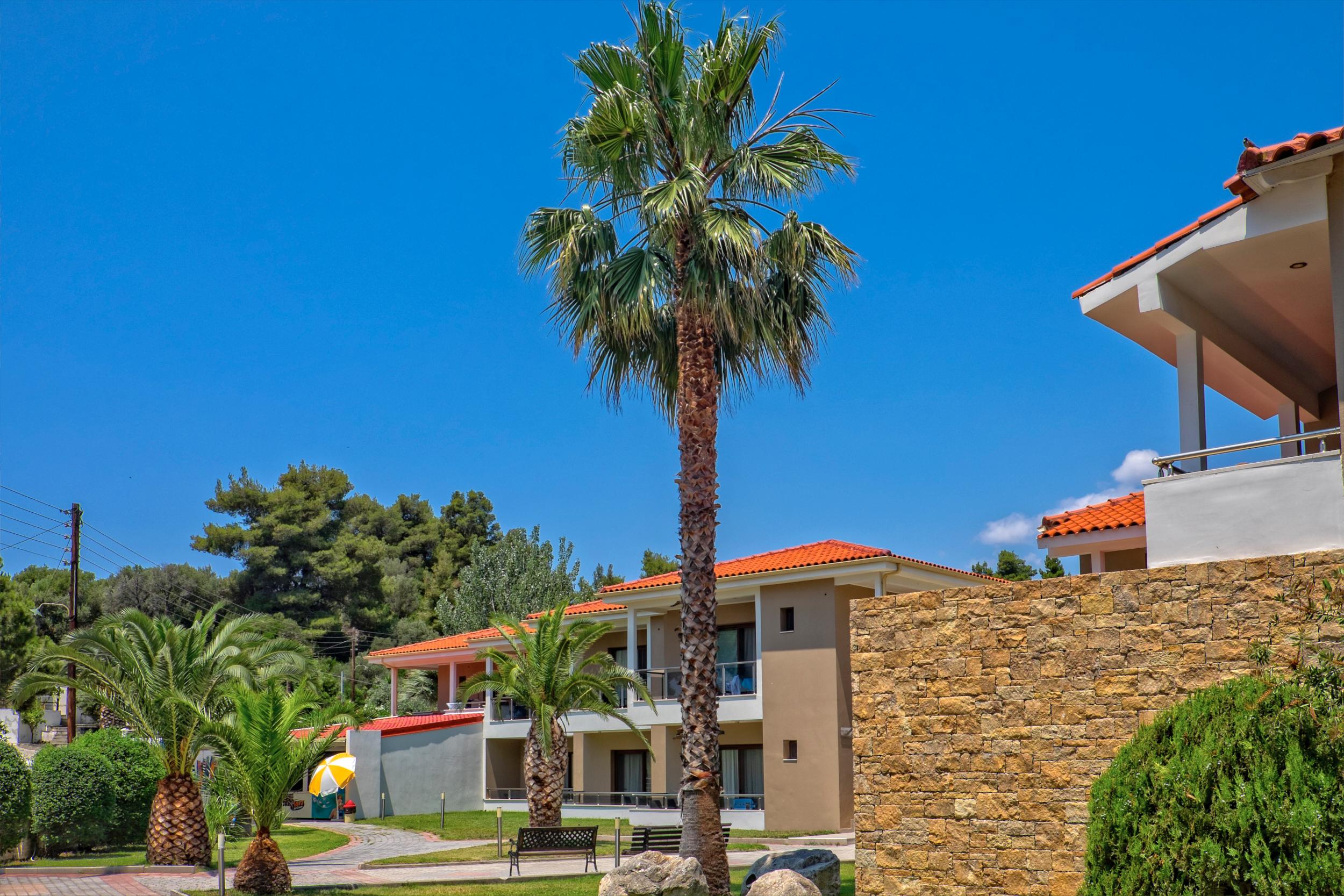 Lagomandra Beach Hotel