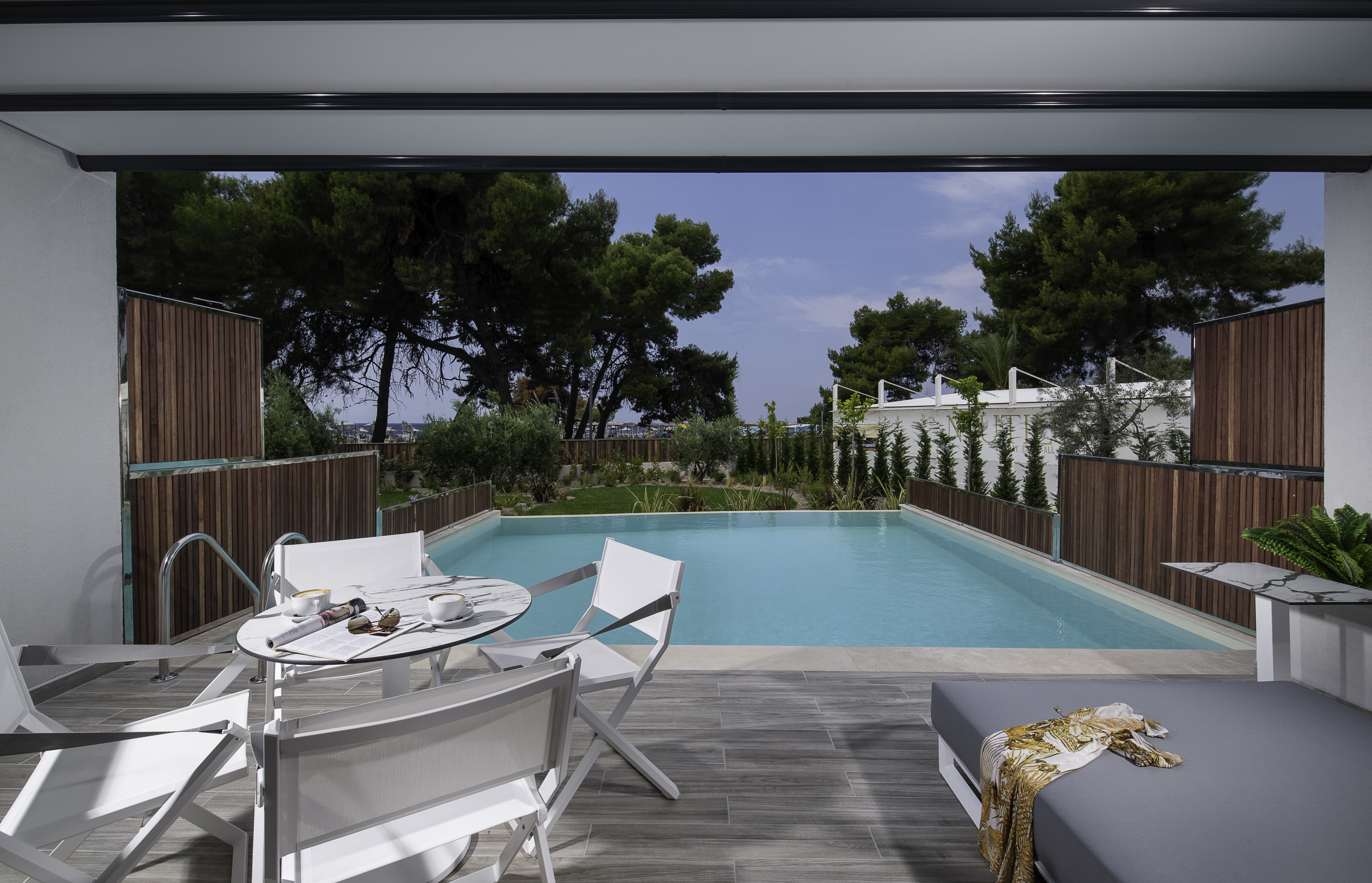 Lagomandra Beach Hotel