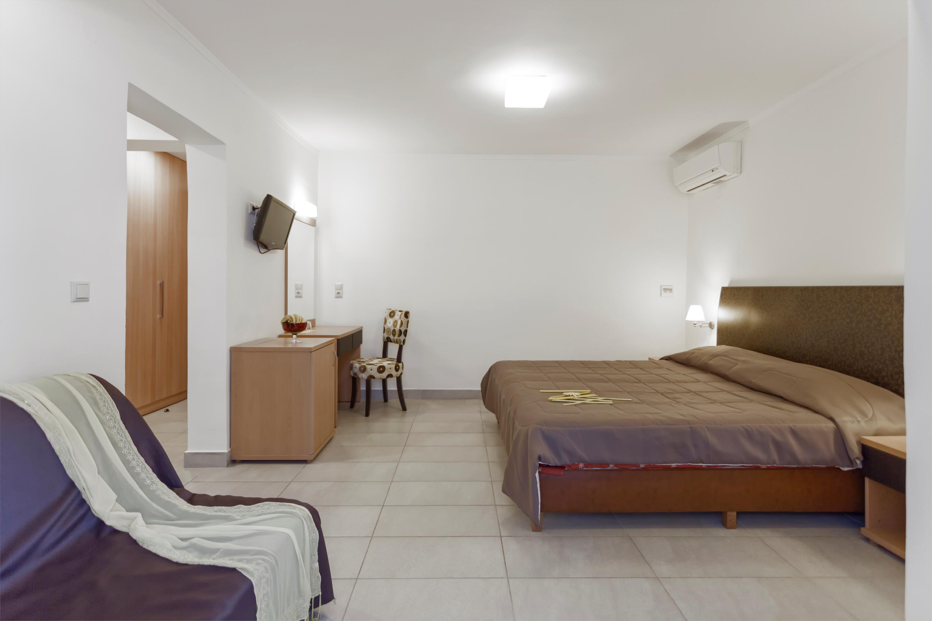 Lagomandra Beach Hotel