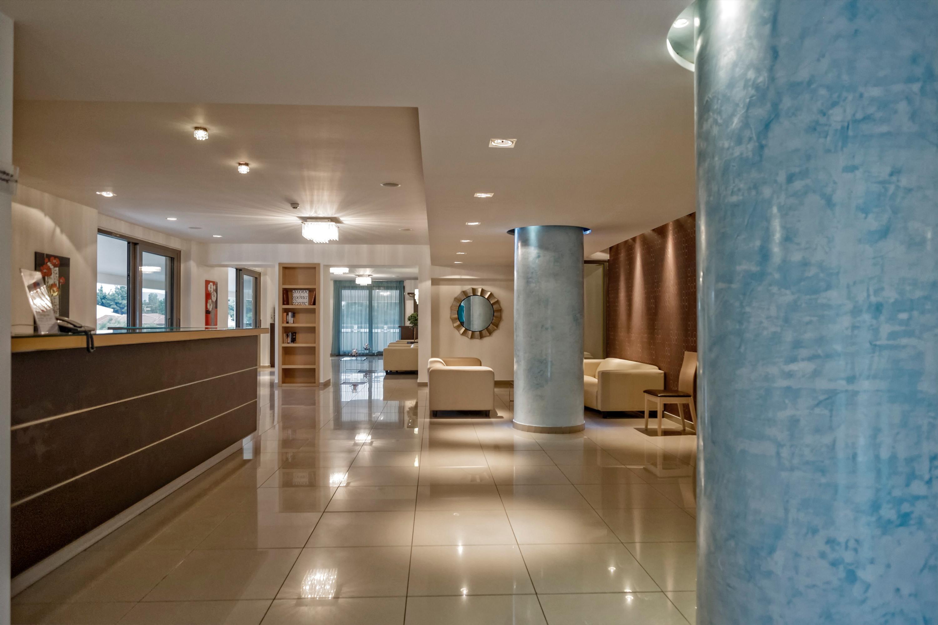 Lagomandra Beach Hotel