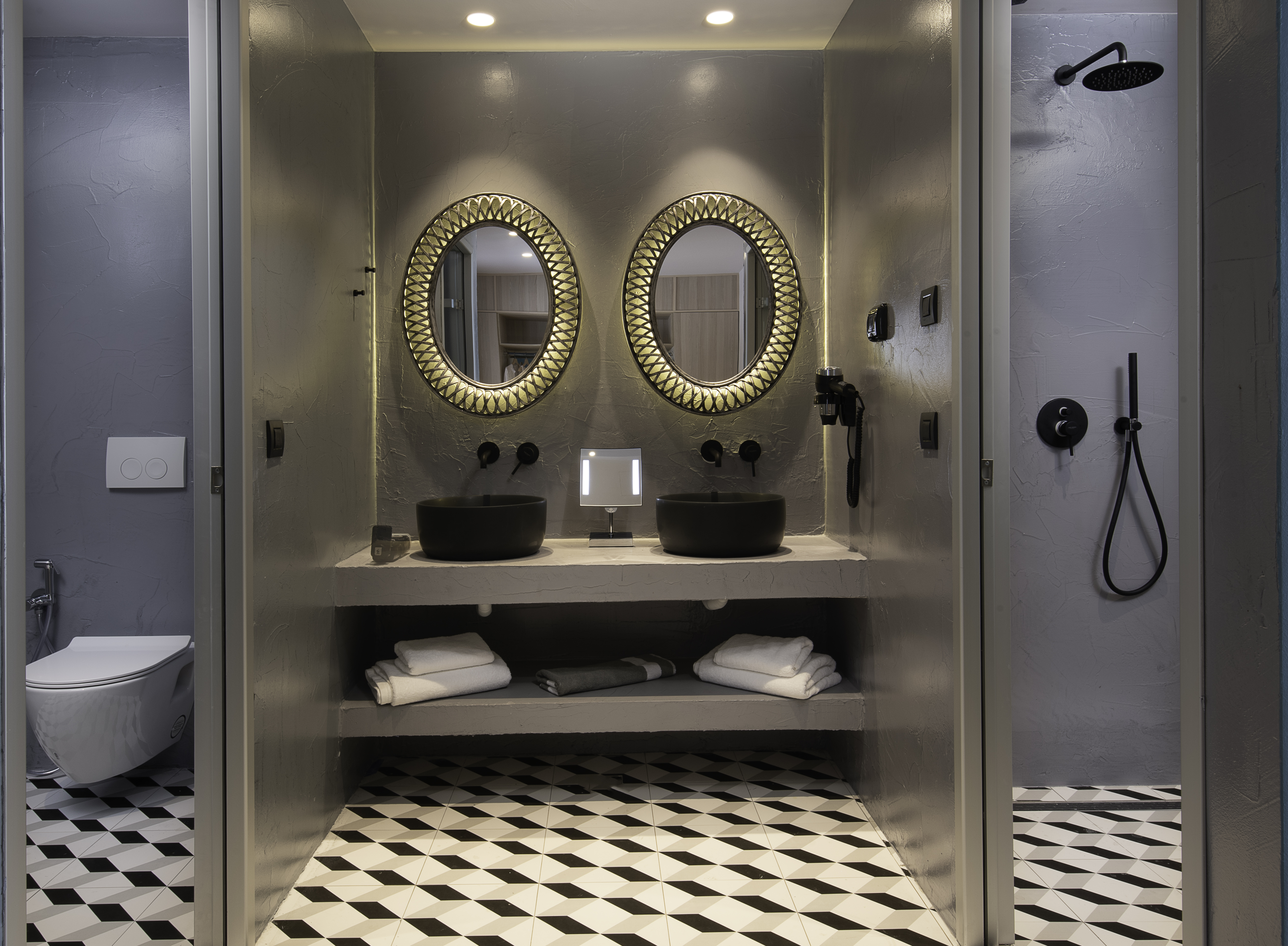 Lagomandra Beach Hotel